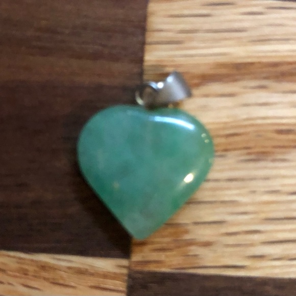 Lovely Little Green Heart Pendant on a silver tone bail. - Picture 7 of 7